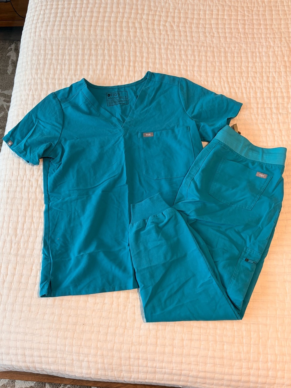 Figs Teal Catarina Scrub Top w matching medium petite scrub joggers set/lot